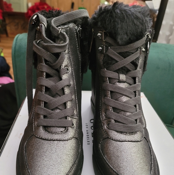 Shoes - Picture 3 of 5